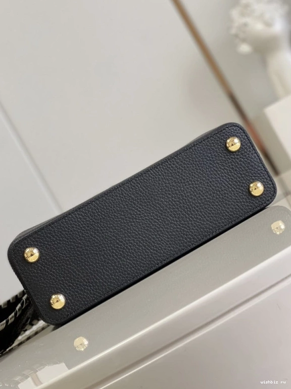 WIS VUITTON CAPUCINES BB LOUIS 1014